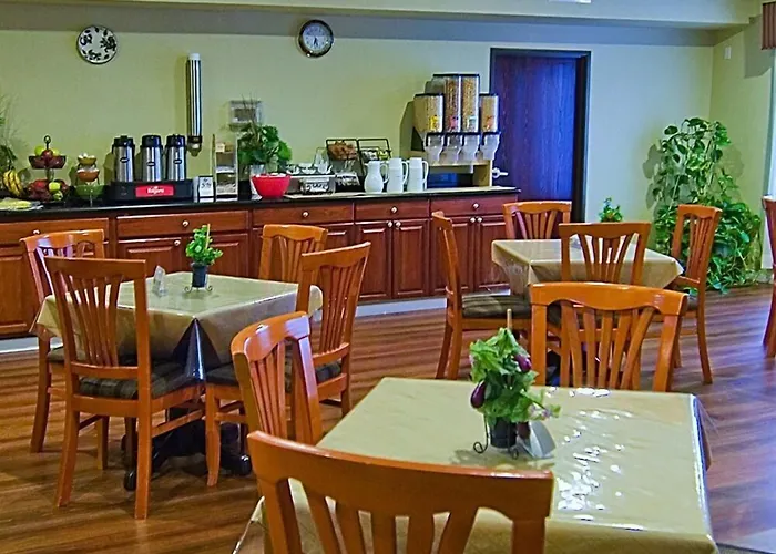 Hotel Quality & Worth - Fossil Creek